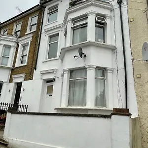https://elmdene-road.brighton-hotels-england.com