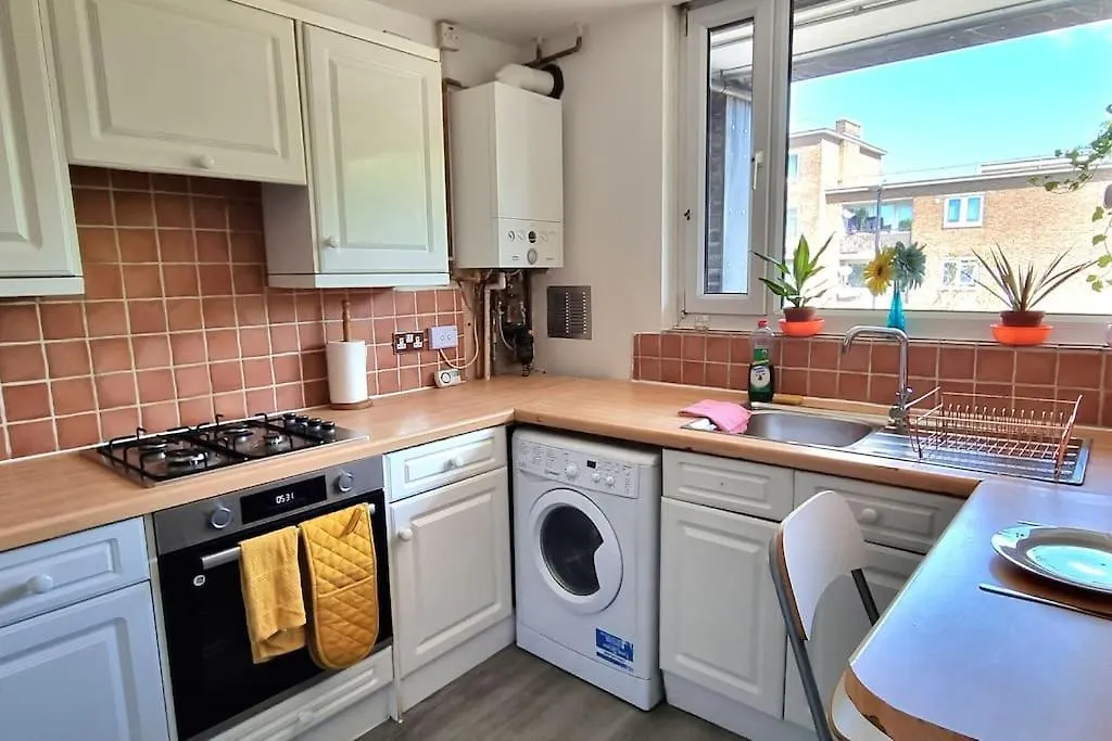 Large Duplex In Bermondsey contacts